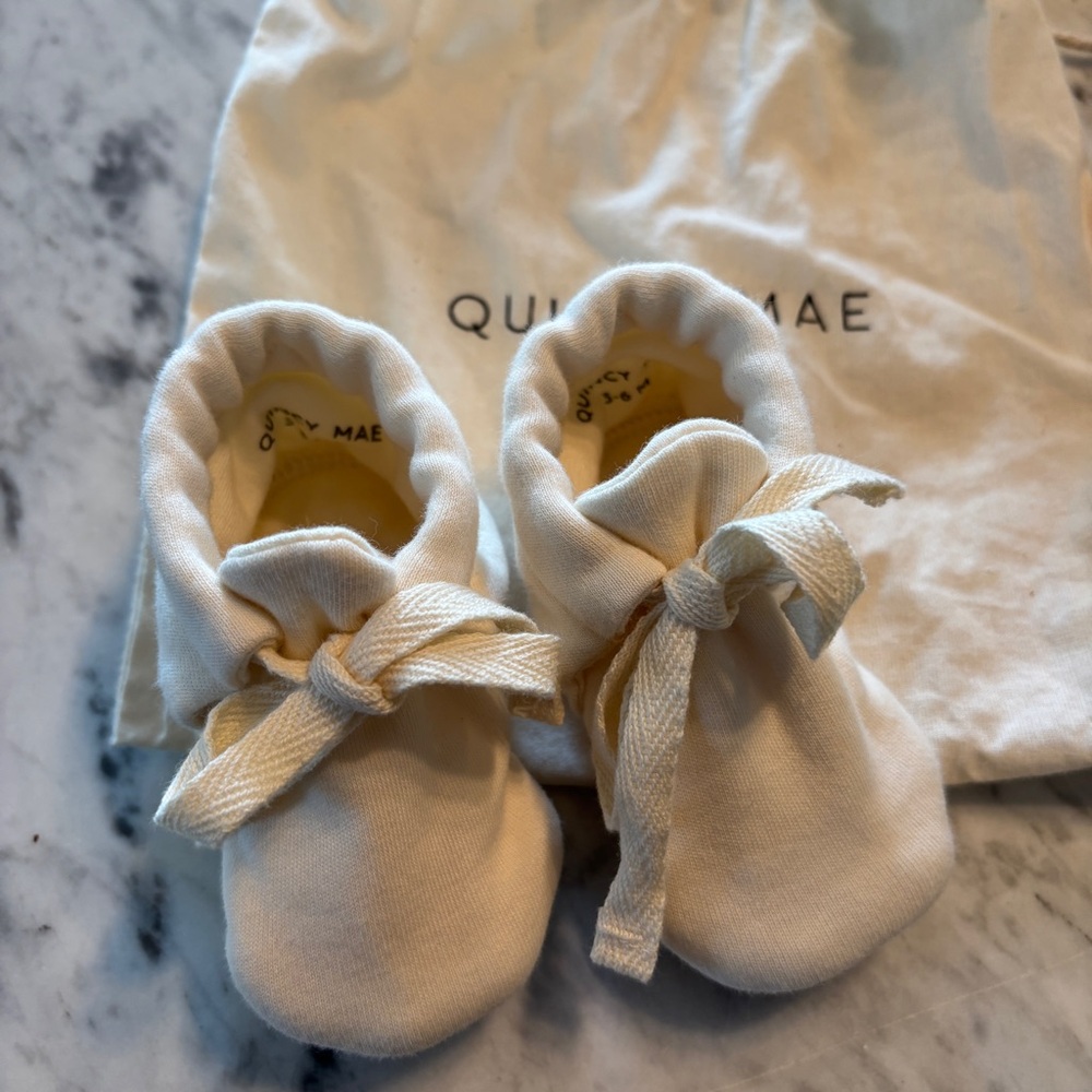 NWT Quincy Mae Baby Booties 3-6m